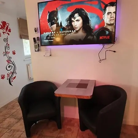 3 ,, Cosy House Studio