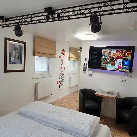 3 ,, Cosy House Studio