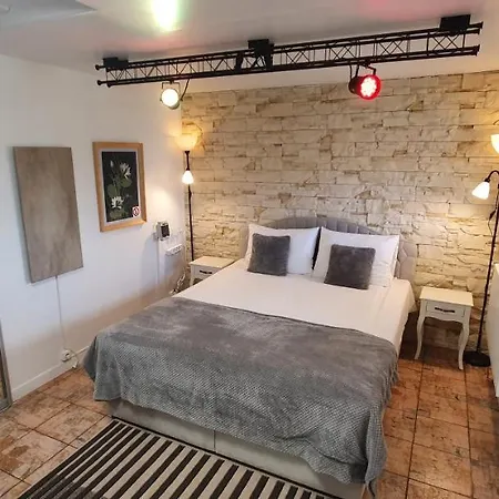3 ,, Cosy House Studio